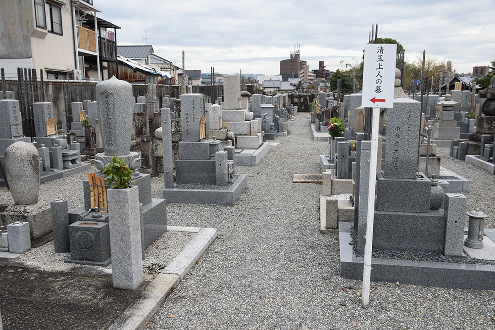 織田信長が眠る京都・阿弥陀寺。_e0158128_16220862.jpg