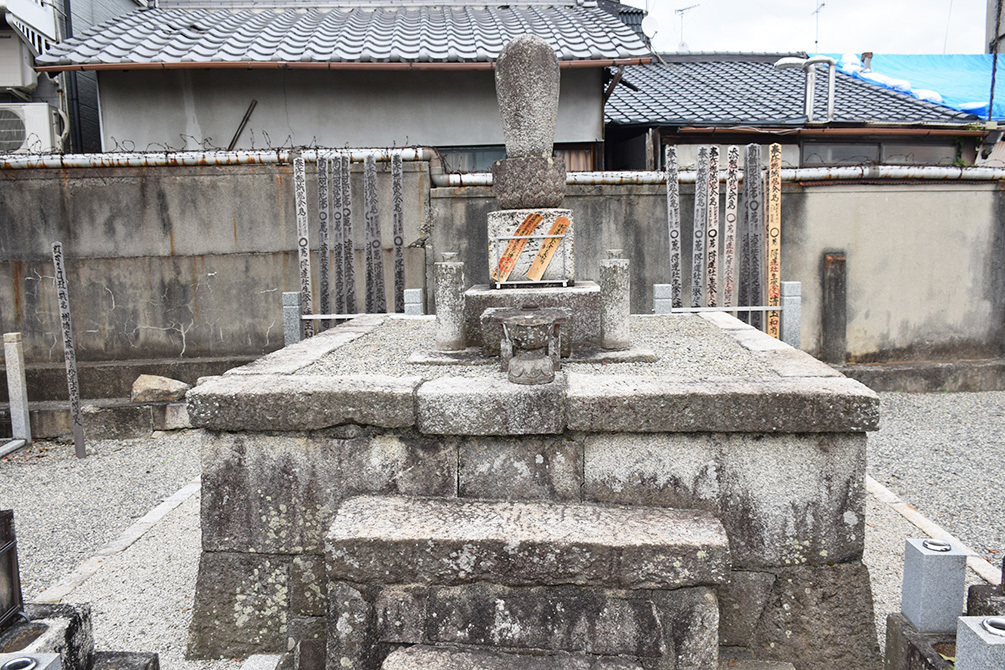 織田信長が眠る京都・阿弥陀寺。_e0158128_16221134.jpg