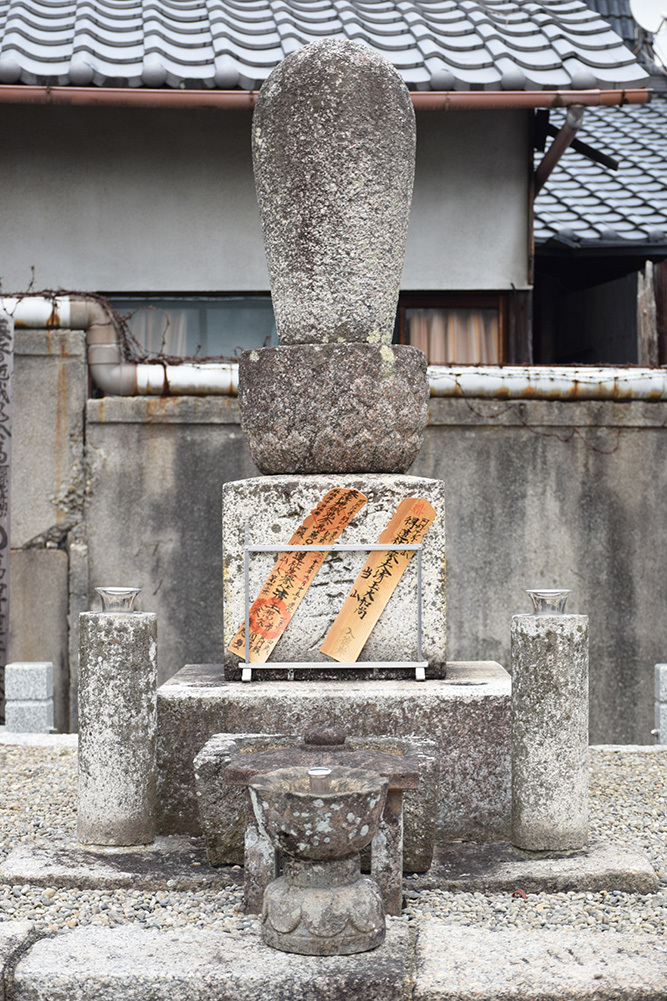織田信長が眠る京都・阿弥陀寺。_e0158128_16221583.jpg