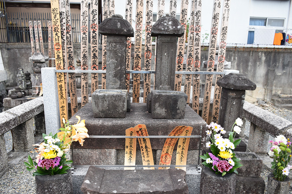 織田信長が眠る京都・阿弥陀寺。_e0158128_16271839.jpg