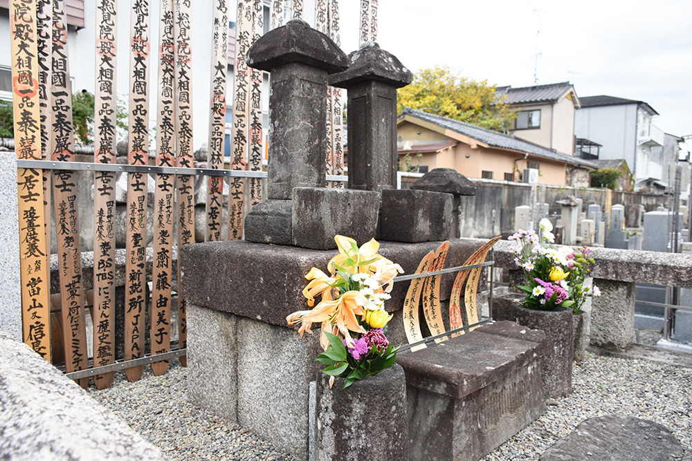 織田信長が眠る京都・阿弥陀寺。_e0158128_16272425.jpg