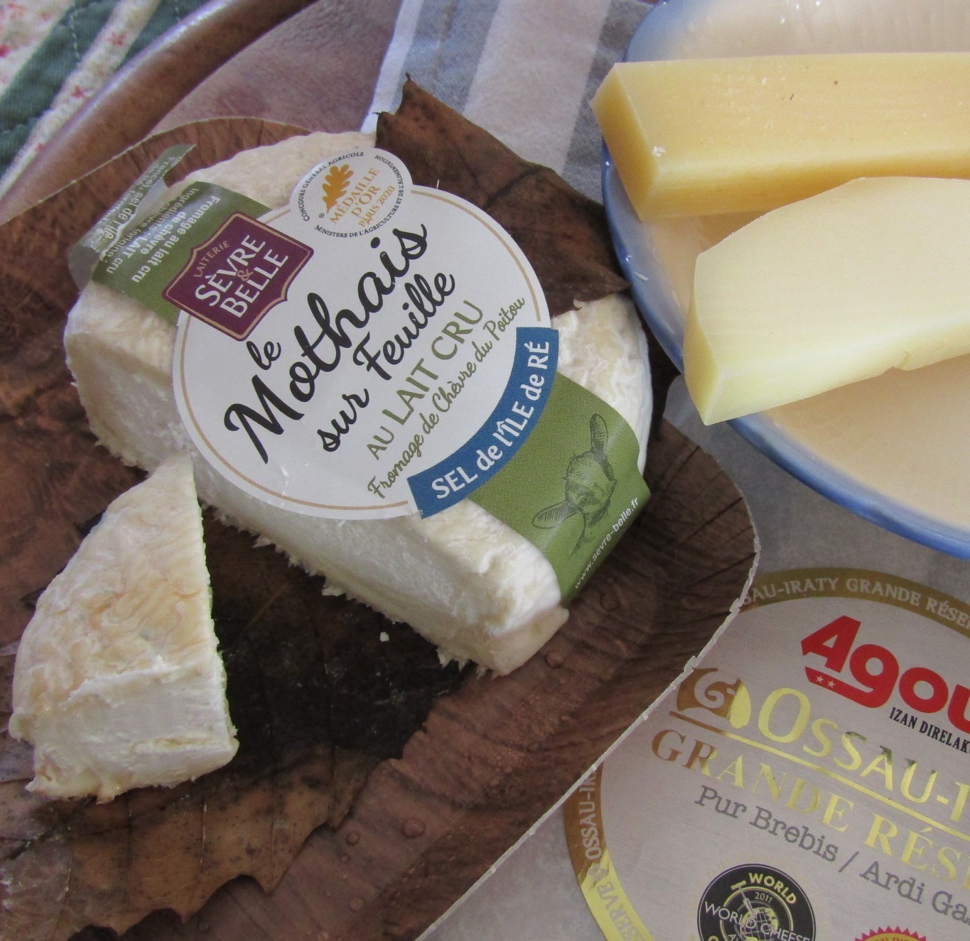 牛 ヒツジ ヤギ （ Fromage／チーズ）っでございましてよ_b0287748_02434892.jpg