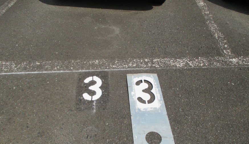 月極駐車場の『番号書き直し』塗装工事を承りました　モリス正規販売店のブライト_c0157866_18291567.jpg