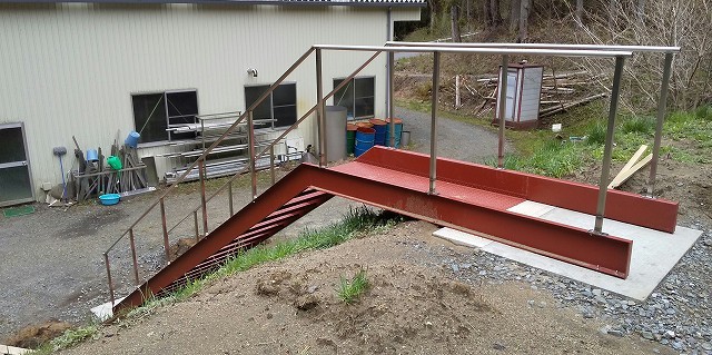階段の取り付け工事_a0118461_11124836.jpg