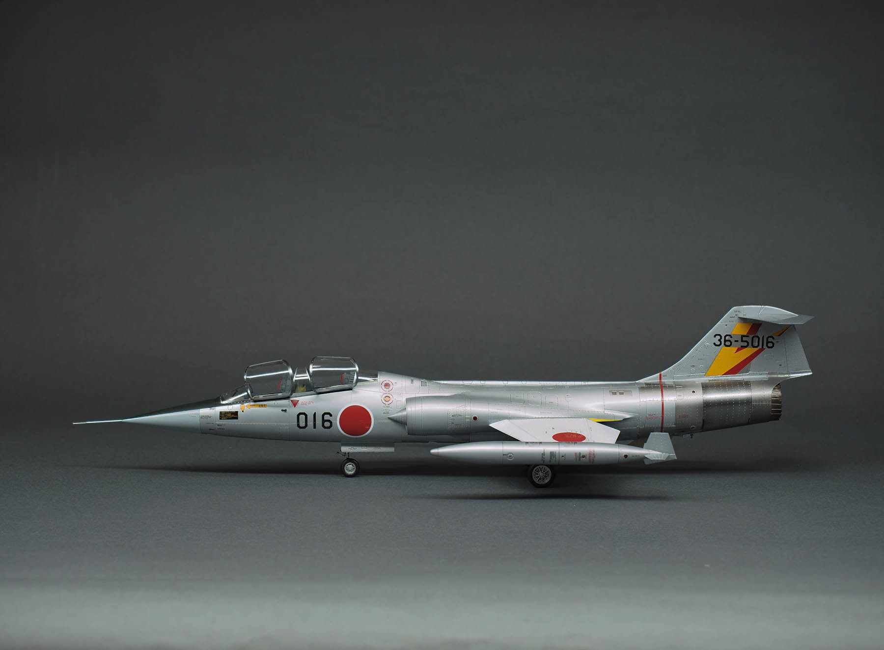 ハセガワ 1/48 F-104DJ スターファイター 航空自衛隊 完成品 : DNF ハセガワ 1/48 F-104DJ スターファイター 航空自衛隊 完成品 : DNF