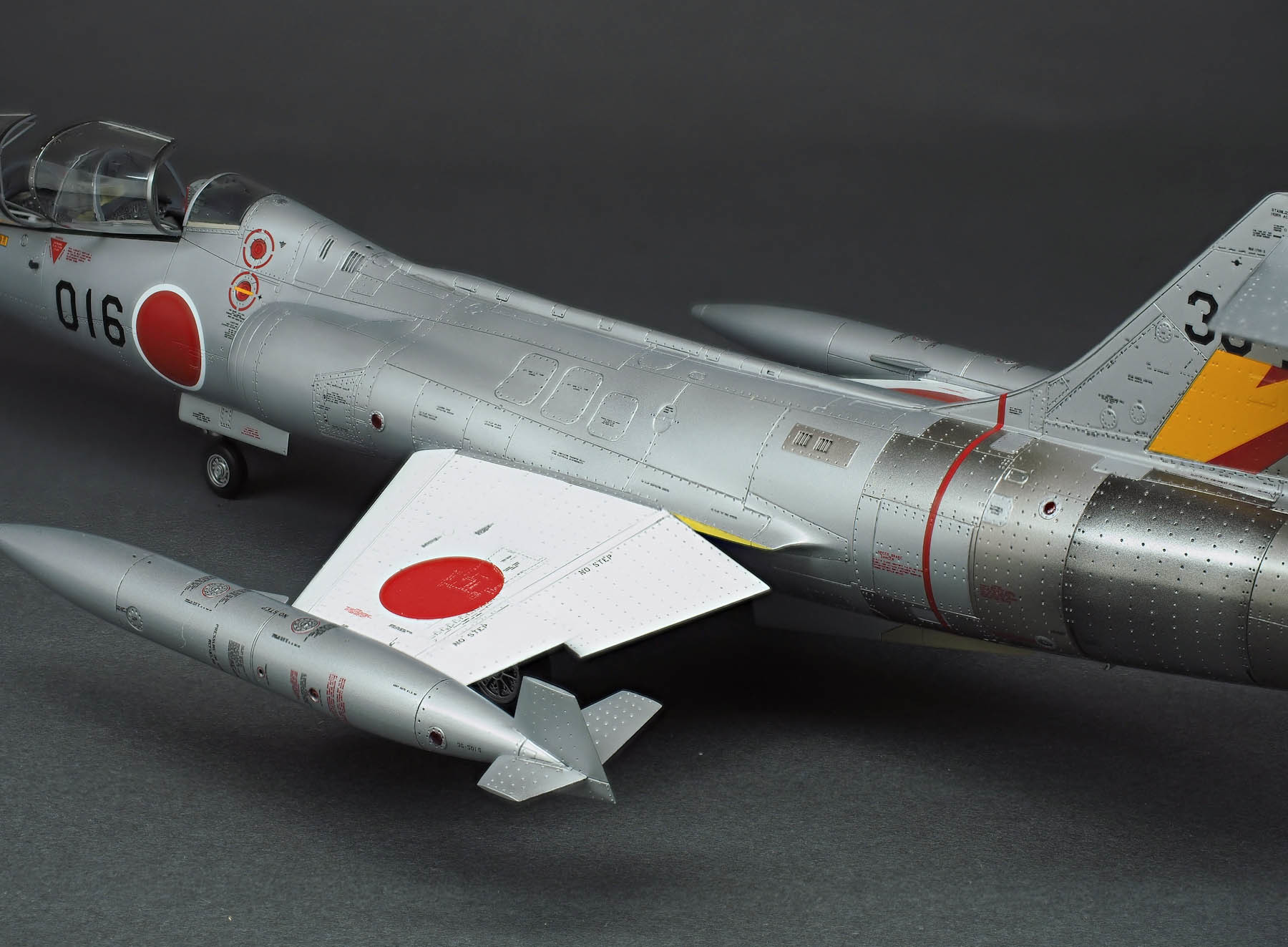 ハセガワ 1/48 F-104DJ スターファイター 航空自衛隊 完成品 : DNF ハセガワ 1/48 F-104DJ スターファイター 航空自衛隊 完成品 : DNF