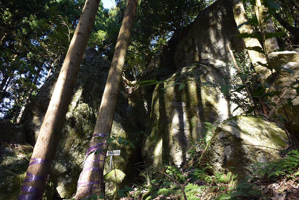 信長の隠れ岩_e0158128_17403216.jpg
