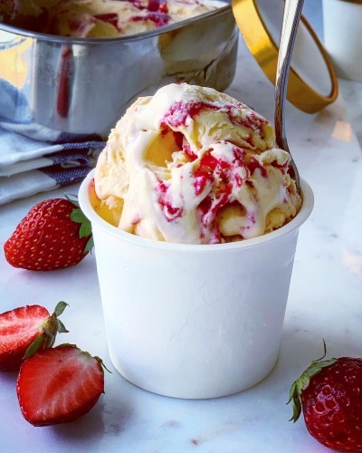 ストロベリーチーズケーキアイスクリーム_b0145846_16084372.jpeg
