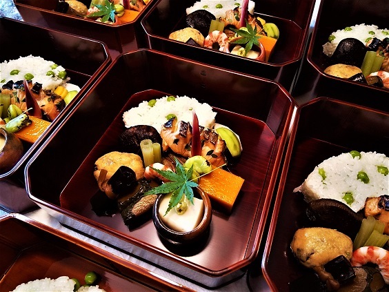 604767 【 ほぼ未使用 懐石道具 天然木製 大徳寺 弁当 縁高重箱 五客 604767 【 ほぼ未使用 懐石道具 天然木製 大徳寺 弁当 縁高重箱 五客