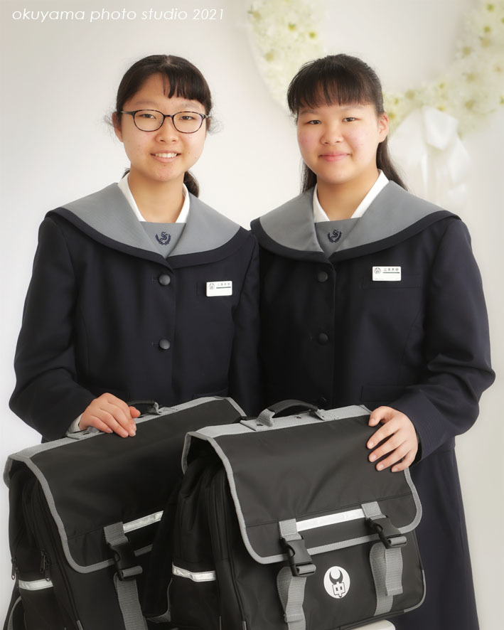 双子姉妹の入学記念撮影 写真のオクヤマ フォトギャラリー 双子姉妹の入学記念撮影 写真のオクヤマ フォトギャラリー
