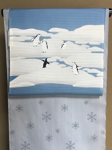 米沢もじり織・雪の結晶柄着物+ペンギンの絽の名古屋帯。_f0181251_18075516.jpg