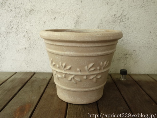 【ガーデンDIY】テラコッタ鉢をミルクペイントでリメイク_c0293787_16554188.jpg