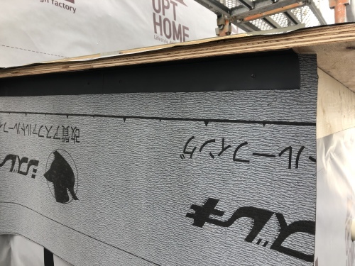 昭和町　ダークグレーの屋根　其の一_b0242734_22161186.jpeg