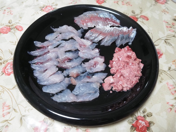 夫の釣果とその後(お刺身)_c0116915_00223670.jpg