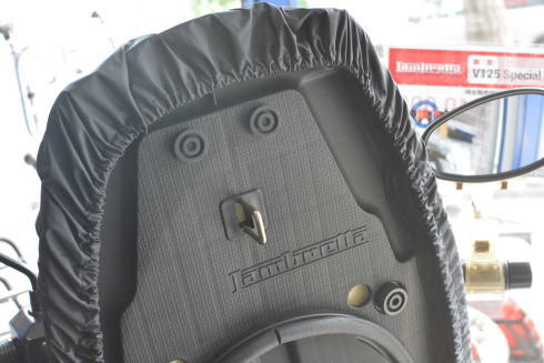 ランブレッタ専用 シートカバー 完成しました_d0100125_13240658.jpg
