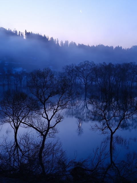 春暁湖水図　飯豊_f0050534_08122276.jpg