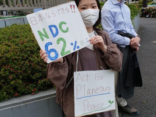 【報告】4月22日、経産省前で、温室効果ガス削減目標の大幅引き上げを求めてスタンディング!_a0336146_18541973.jpg