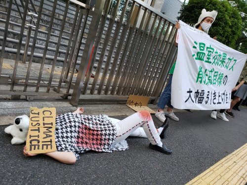 【報告】4月22日、経産省前で、温室効果ガス削減目標の大幅引き上げを求めてスタンディング！_a0336146_18544007.jpg