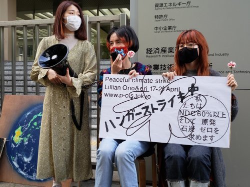 【報告】4月22日、経産省前で、温室効果ガス削減目標の大幅引き上げを求めてスタンディング!_a0336146_18564181.jpg