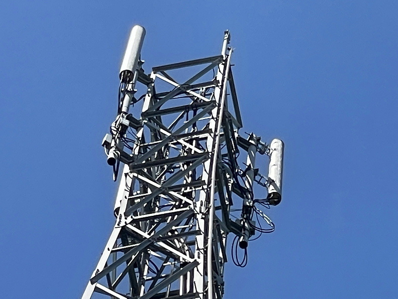 【ケータイ基地局探しの旅再び】今一度、各社携帯電話基地局を巡ってみた_b0008655_15343474.jpg