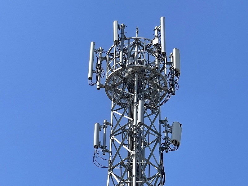 【ケータイ基地局探しの旅再び】今一度、各社携帯電話基地局を巡ってみた_b0008655_15390748.jpg