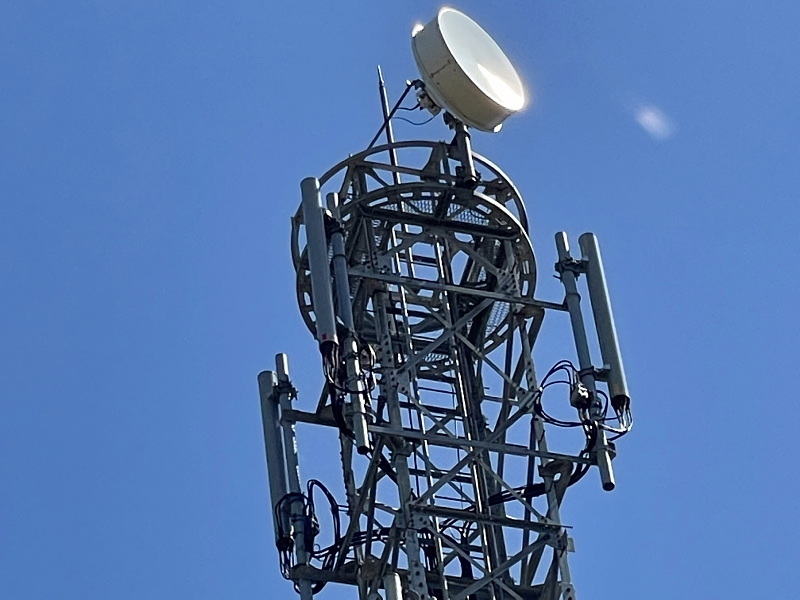 【ケータイ基地局探しの旅再び】今一度、各社携帯電話基地局を巡ってみた_b0008655_15493119.jpg