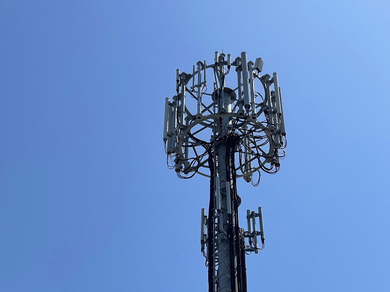 【ケータイ基地局探しの旅再び】今一度、各社携帯電話基地局を巡ってみた_b0008655_16091241.jpg