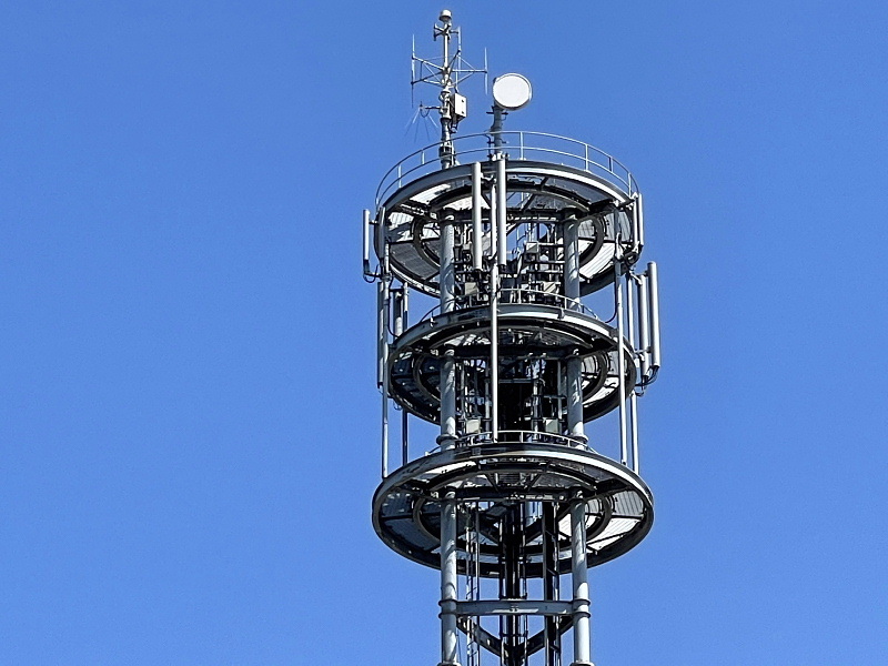 【ケータイ基地局探しの旅再び】今一度、各社携帯電話基地局を巡ってみた_b0008655_16175322.jpg