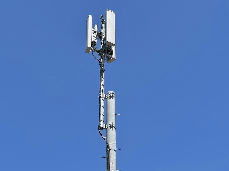 【ケータイ基地局探しの旅再び】今一度、各社携帯電話基地局を巡ってみた_b0008655_16284656.jpg