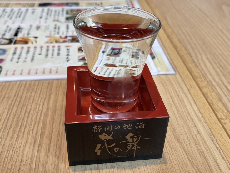 魚のあら煮とお酒でランチ @伊豆太郎(熱海駅ビル3f)_c0212604_19055921.jpeg