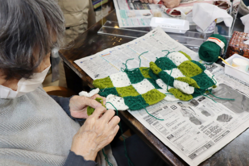 編みもの　～ 新緑カラーのモチーフ編みショール ～_e0222340_14270692.jpg