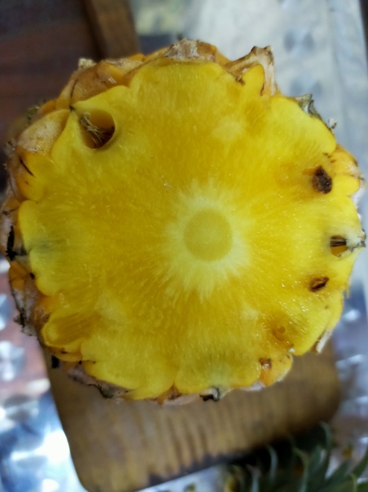超絶美味しいパイナップル🍍_e0408534_16385190.jpg