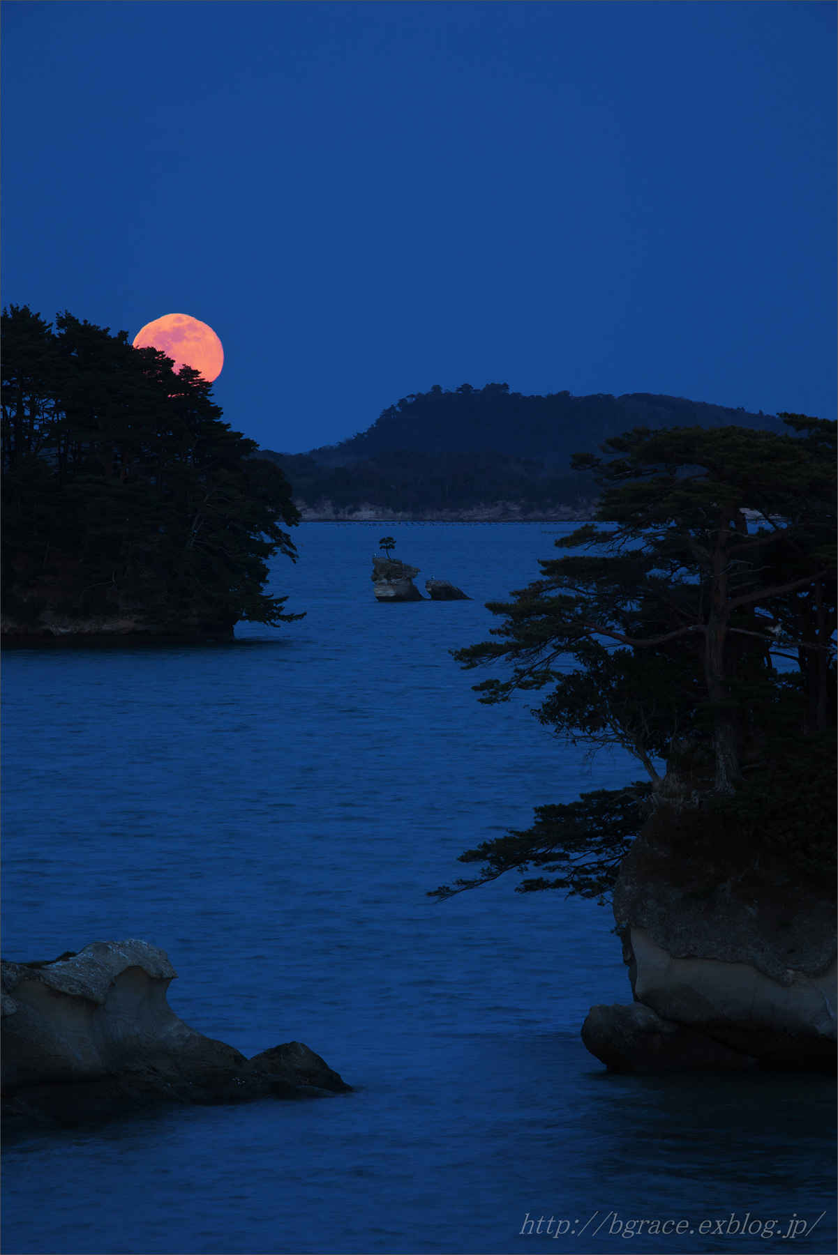 松島の月 1 遥かなる月光の旅