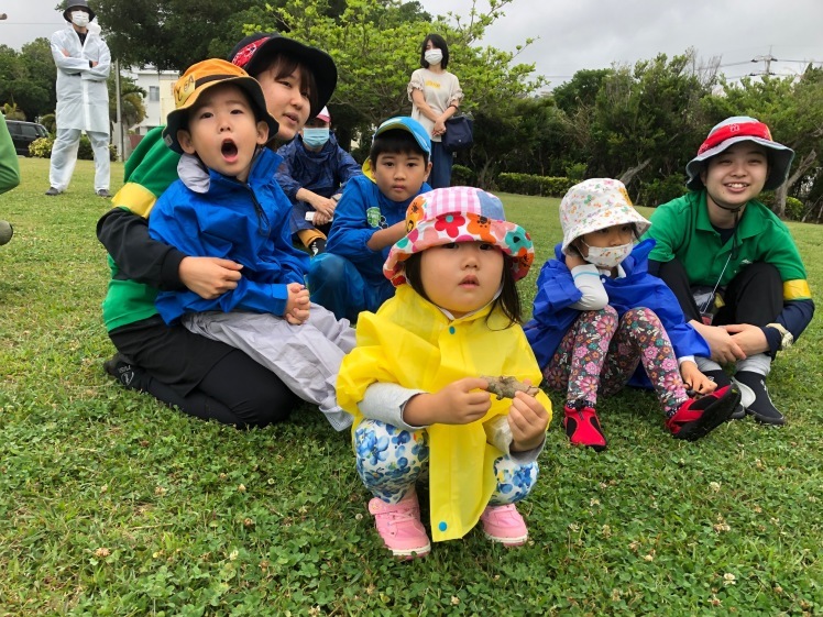 青空ようちえん〔週末〕あおぞら海はじめ(4/29)青空ようちえんは一足先に海はじめ!海も雨も全身で自然を楽しみました!_d0363878_22113894.jpg
