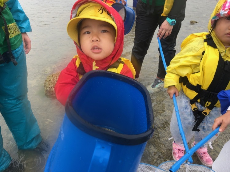 青空ようちえん〔週末〕あおぞら海はじめ(4/29)青空ようちえんは一足先に海はじめ!海も雨も全身で自然を楽しみました!_d0363878_22203016.jpg
