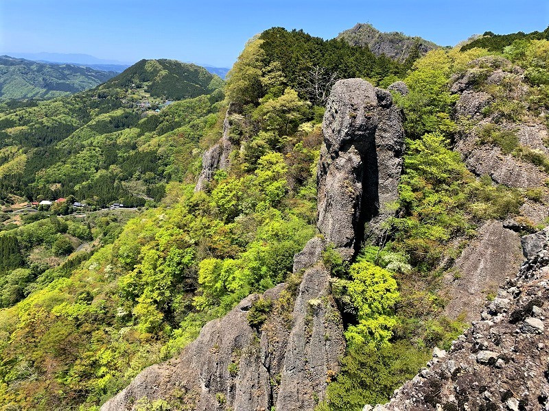 大子町 美しい新緑の中を篭岩から鷹取岩へ Mount Kagaiwa in 大子町 美しい新緑の中を篭岩から鷹取岩へ Mount Kagaiwa in