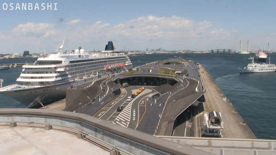 【横浜市の要請でにっぽん丸も急遽帰港】_b0009849_12412388.jpeg
