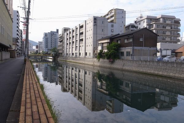 揚子江の豚まんの朝食_c0155474_16180891.jpg