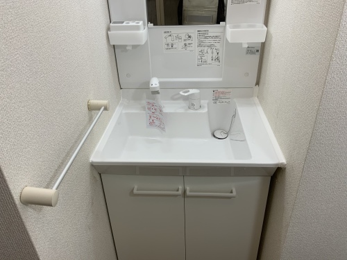賃貸緊急工事洗面化粧台入れ替え_f0031037_06510315.jpeg
