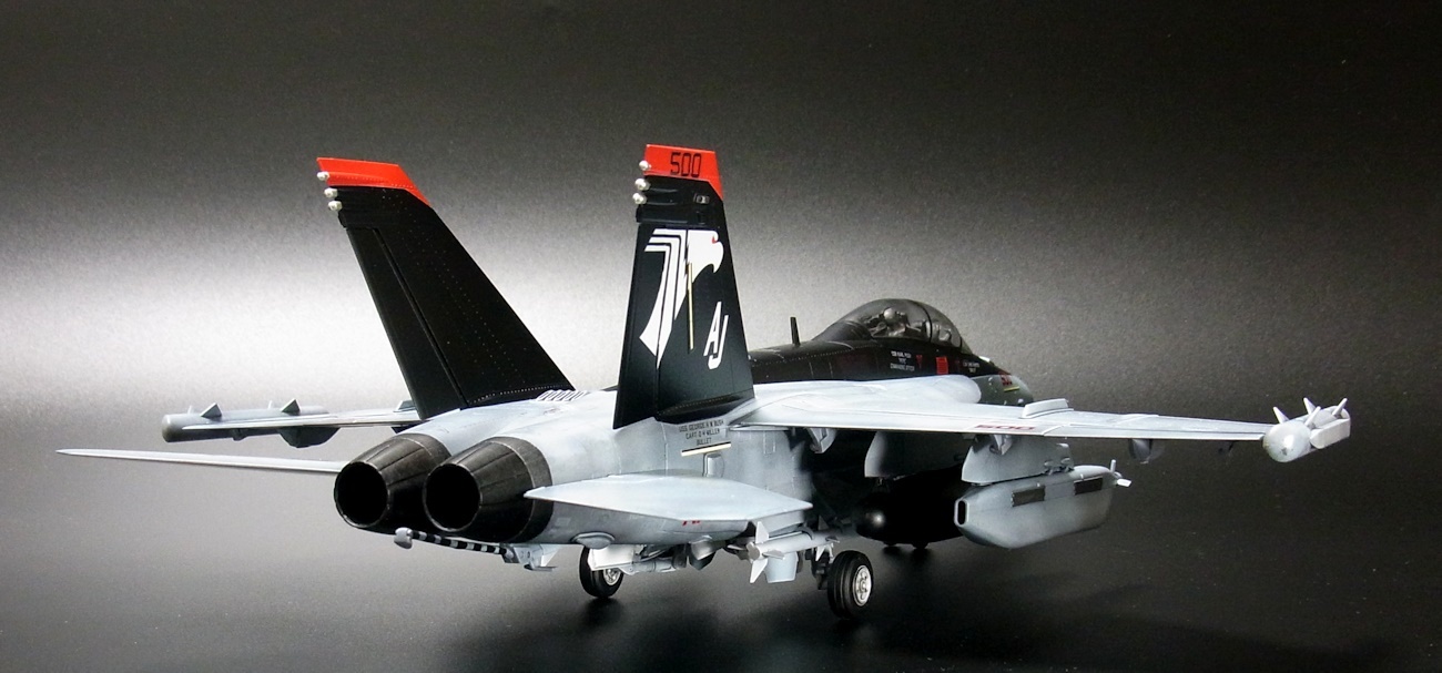 1/48 EA-18G グラウラースーパーホーネット プラモデル F18 完成品 エフトイズ スーパーホーネット ファミリー ハイスペック