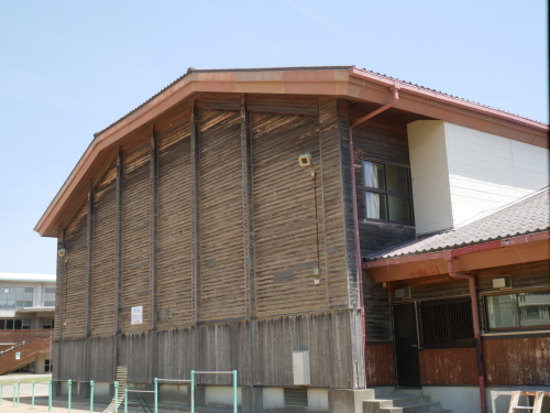宮崎駿監督が感激したという木造体育館_f0054677_08571497.jpg