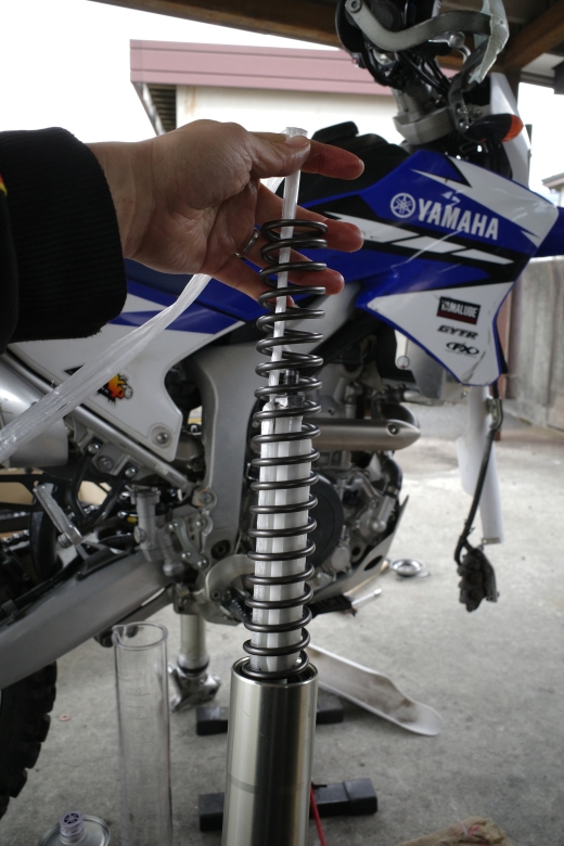 でぃ～あいわい！「WR250Rのフロントフォークのオイル