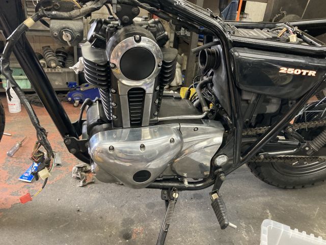250TR カスタム S様号 タンクカバー装着!_a0164918_17134903.jpg