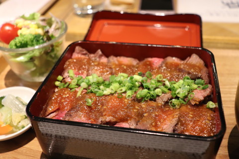 極上ステーキ重ランチ:UGUISU(青森市)_b0147224_00411523.jpg