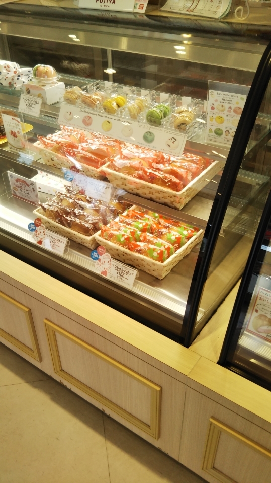 不二家 フィーストタウン塩山店 ケーキ食べ放題_f0076001_22373445.jpg