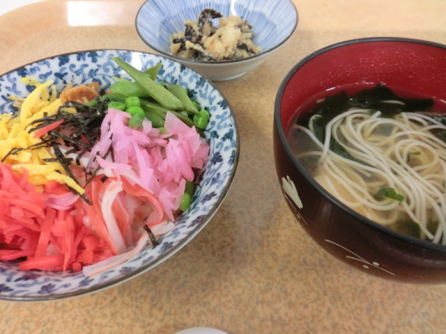 今日のお昼!_d0178056_18264235.jpg