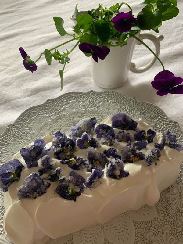スミレの砂糖菓子のケーク すべてのことに感謝して 心のままに スミレの砂糖菓子のケーク すべてのことに感謝して 心のままに