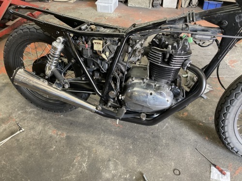 250TR カスタム S様号 タンクマウント完成!_a0164918_17172000.jpg