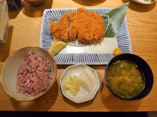 銀座「和心とんかつ あんず」へ行く。_f0232060_22134428.jpg