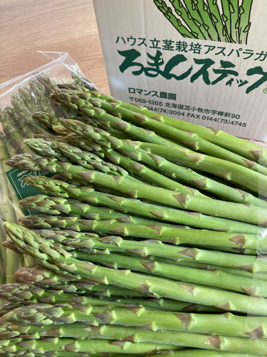 アスパラガスと庭の花たち ワットモーイ オランダのフラワーアレンジメント教室 アスパラガスと庭の花たち ワットモーイ オランダのフラワーアレンジメント教室